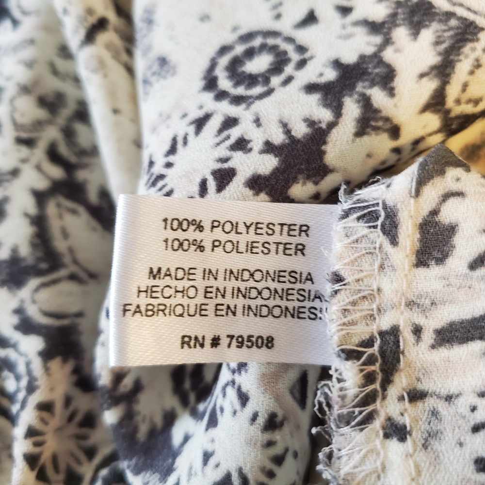 Violet+Claire Grey Patterned Top - Picture 5 of 5